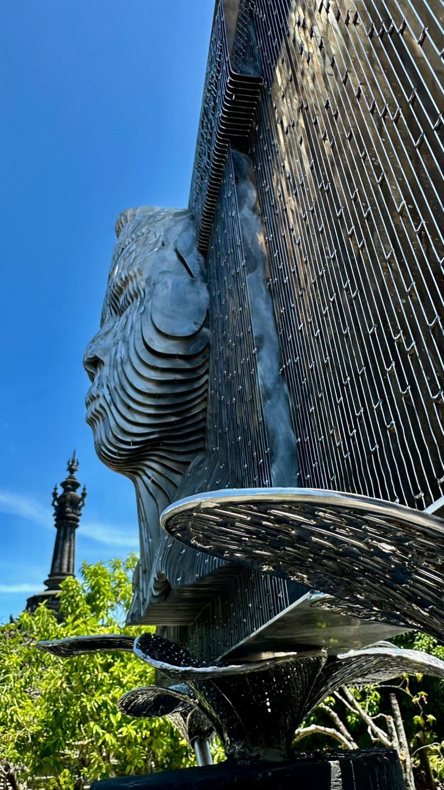 Tugu Cinta Bangga Paham Rupiah slide 4